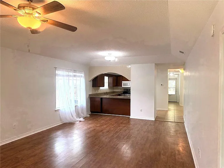 106 Northchase Ct — Photo 6