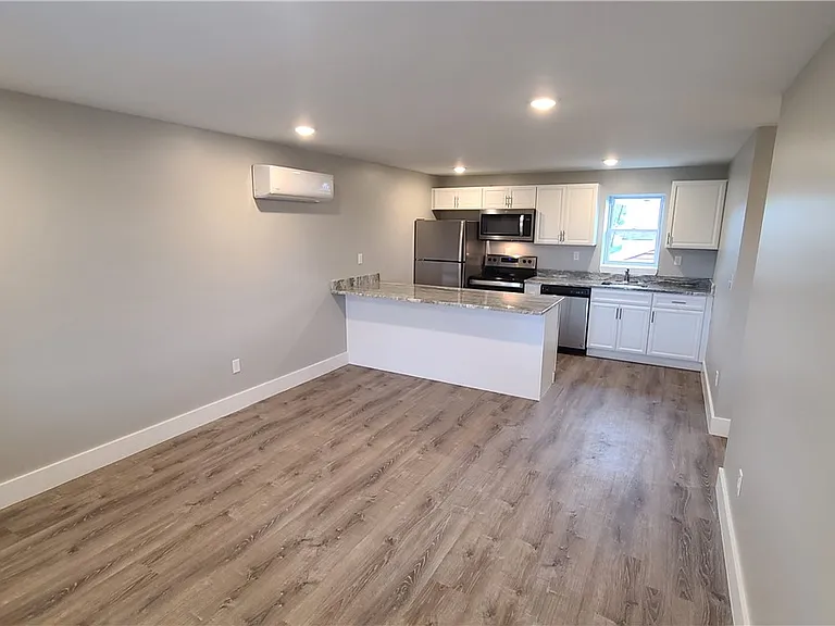 1331 Freeport Rd — Photo 1