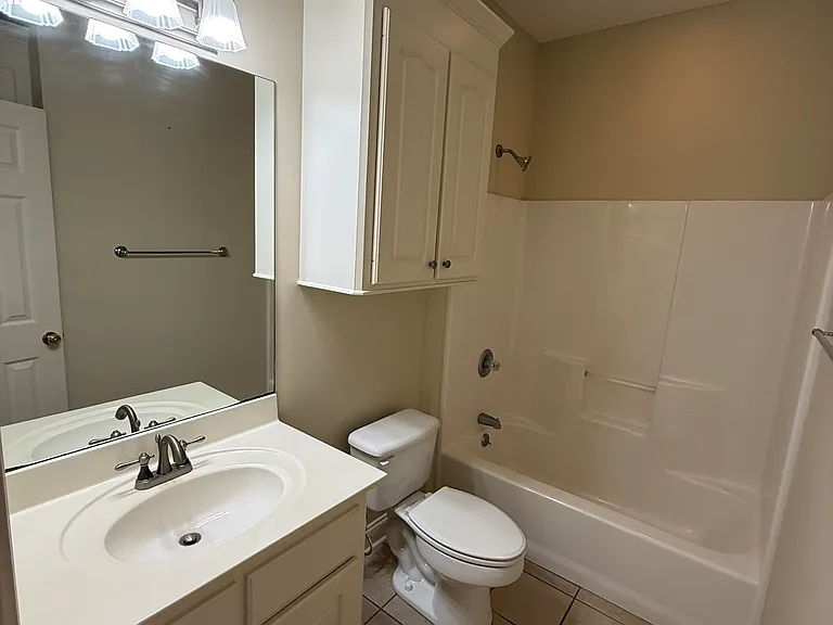102 Avery Frst — Photo 4