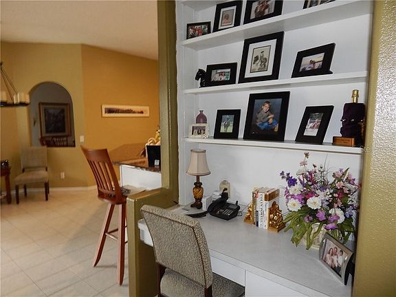 4th image of 313 Lake Kell Ct
