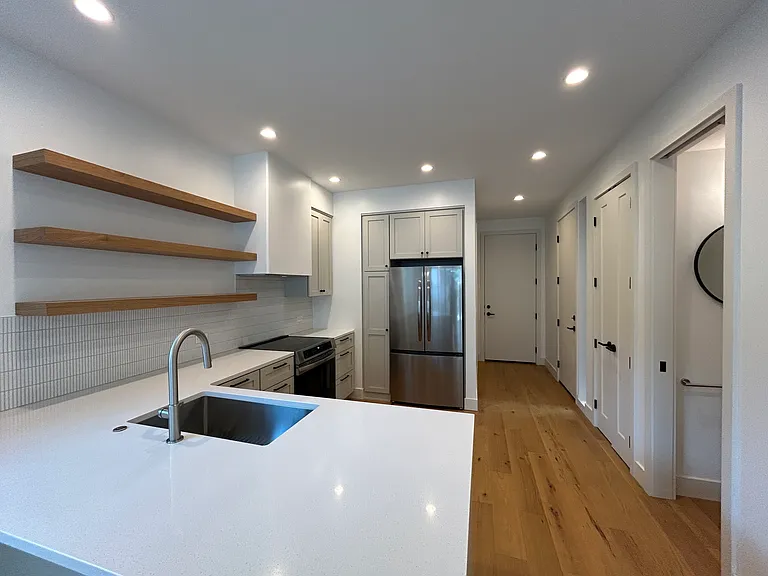 1003 E Washington St — Photo 7