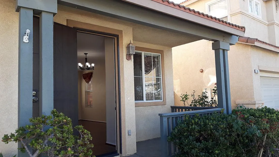 3 bed, 1870 sqft, $3,895 — Photo 2