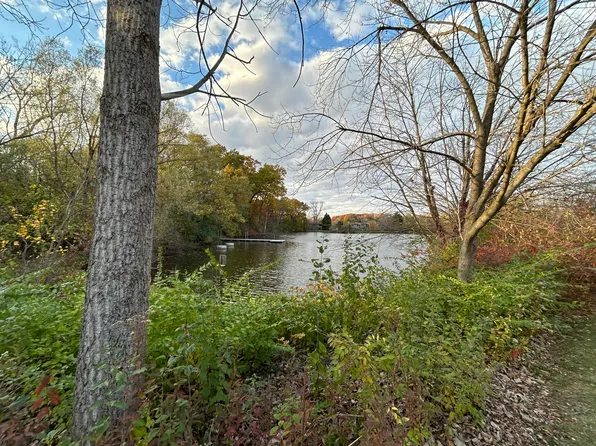 611 Watersedge Dr, Ann Arbor, MI 48105
