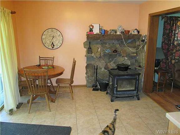 3rd image of 108 Miller Ave