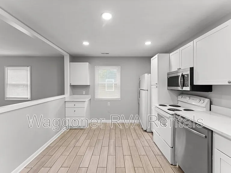 924 Kingsway Rd — Photo 30