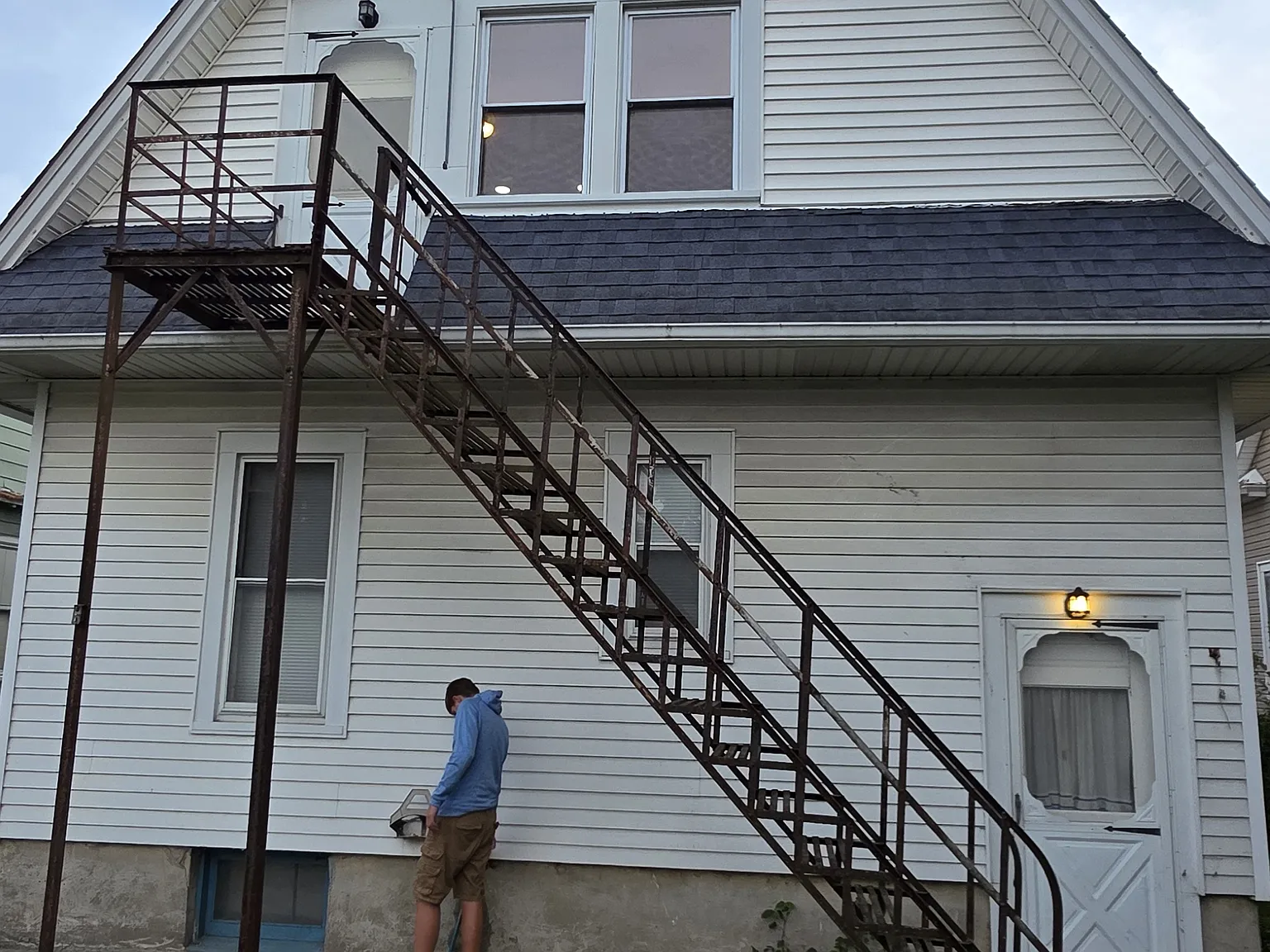 1225 W Osborne St — Photo 4
