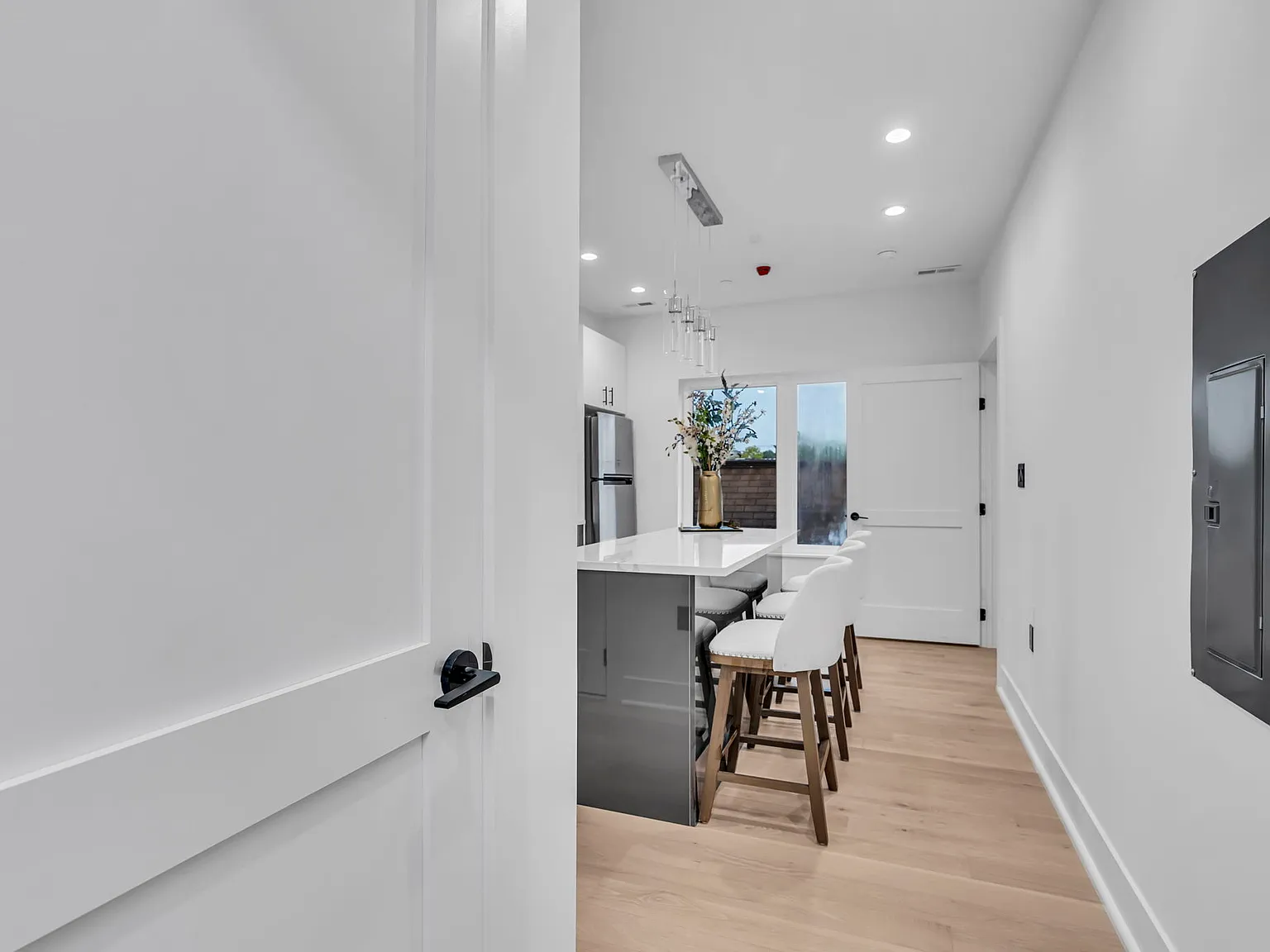 2 bed, 792 sqft, $2,500 — Photo 3