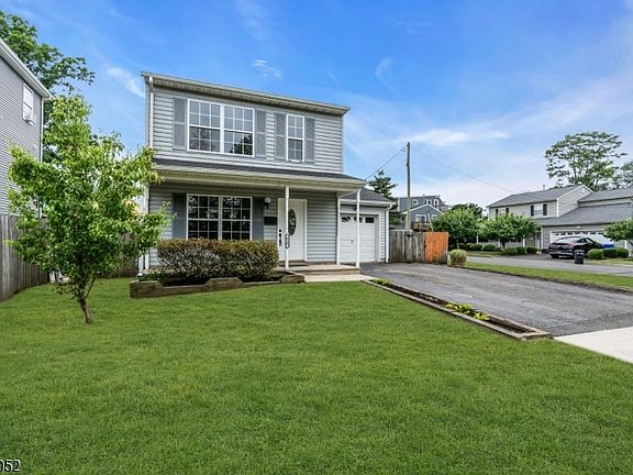 5th image of 610 Bayview Ave