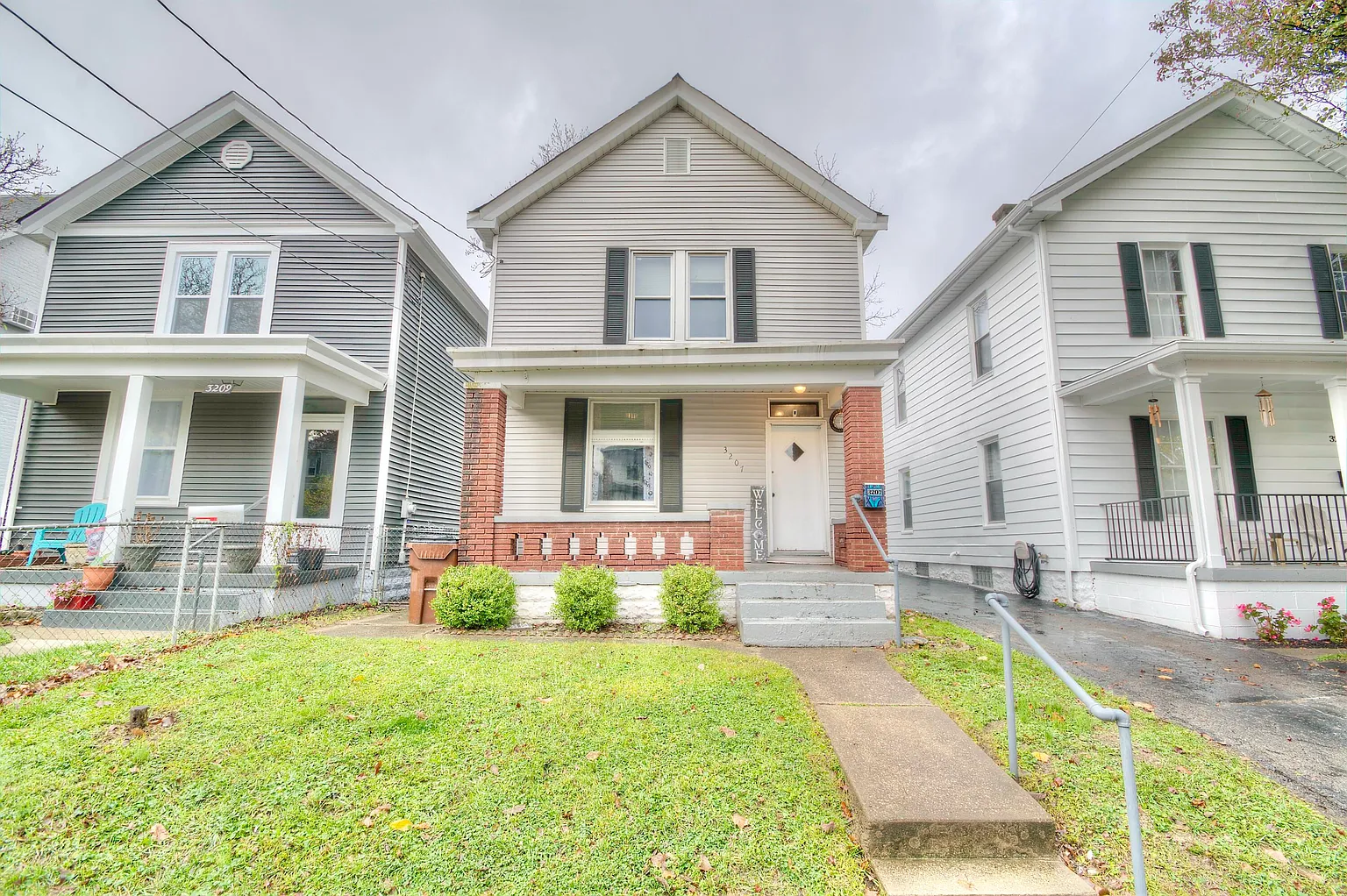 3207 Rogers St photo 1