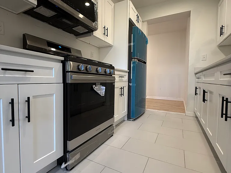Crescent Pl — Photo 1