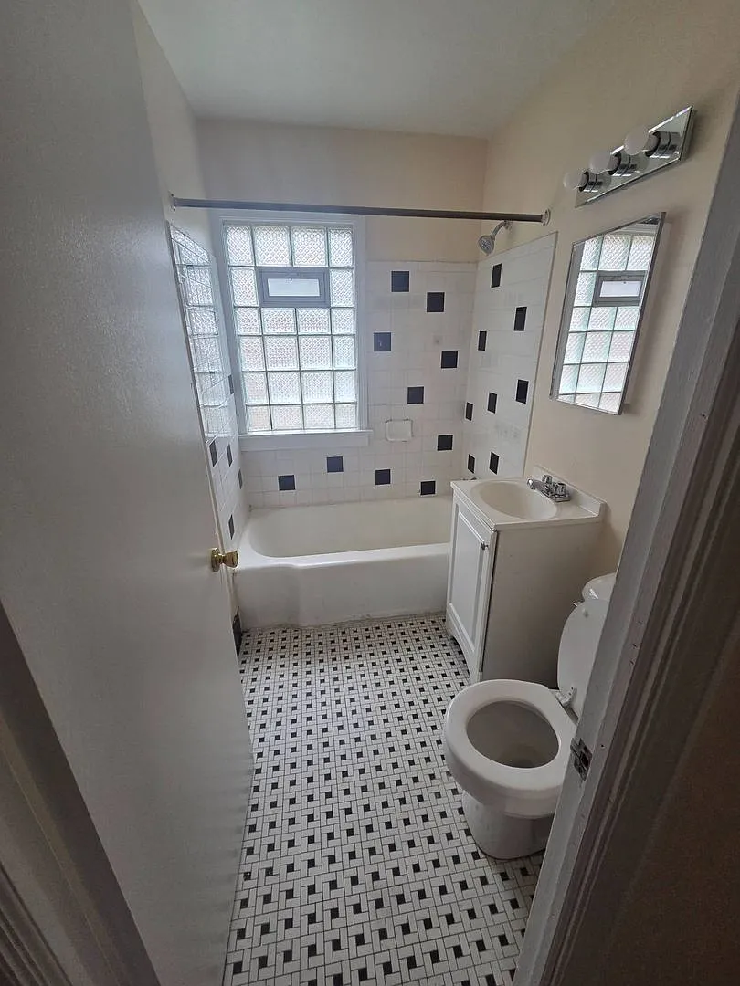 222N75thK — Photo 3