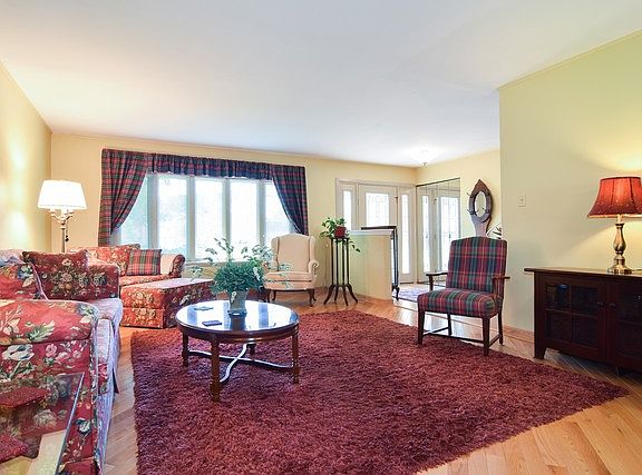 2nd image of 928 Holliston Ct