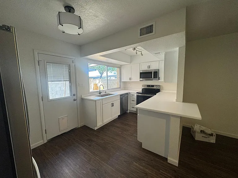 8216 E Keim Dr — Photo 3