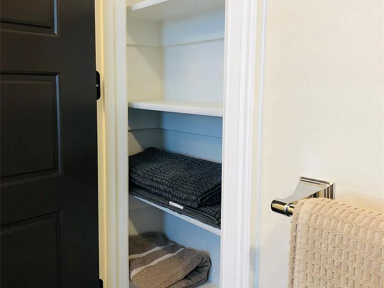 1305 Black Walnut Ln #2-L — Photo 5