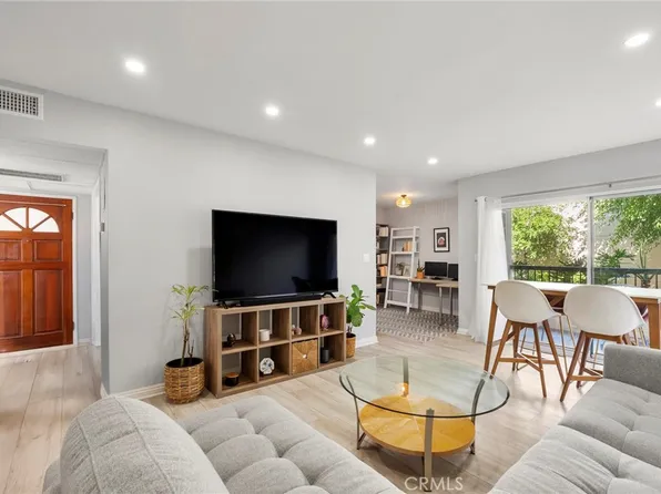 18307 Burbank Blvd Unit 5, Tarzana, CA 91356