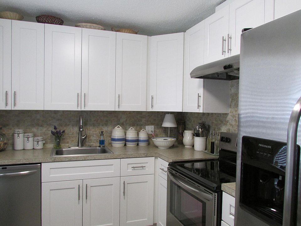 1st image of 895 Worcester Ln