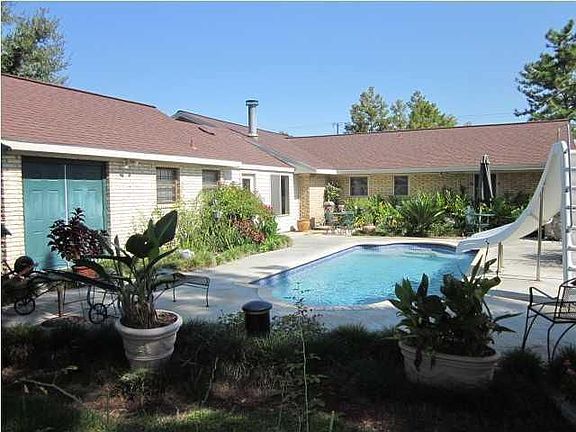 2nd image of 3901 Bayou Blvd