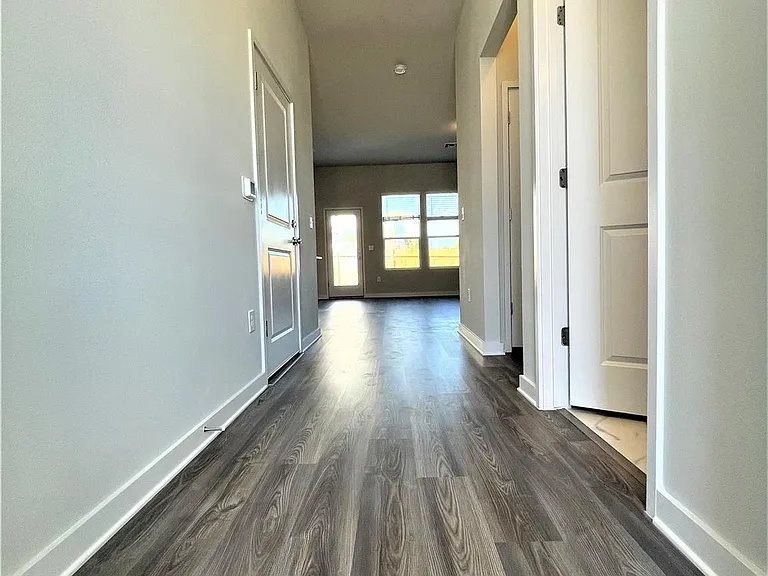 15110 Forum Ave — Photo 7