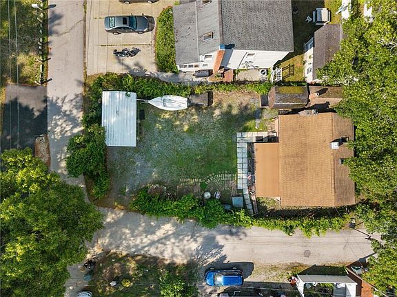 4th image of 415 Shady Valley Rd
