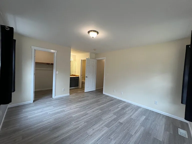 1360 Roma Rd — Photo 37
