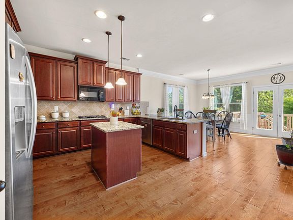 3rd image of 108 Dillard Creek Ct