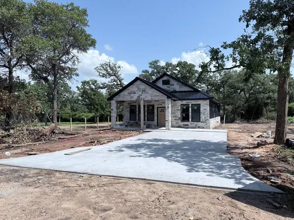 306 Mistletoe Cir, Somerville, TX 77879