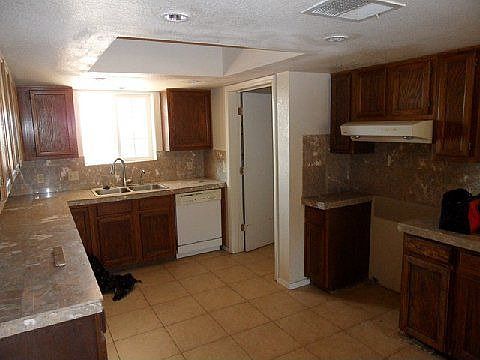2nd image of 1550 N Sixshooter Rd
