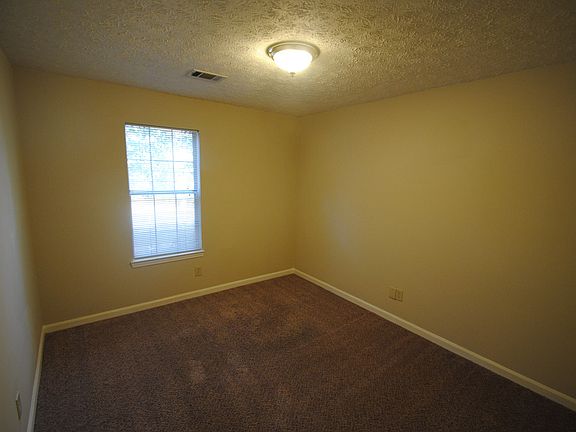 4th image of 504 Bluff Ct