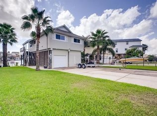 1127 Tiki Dr, Tiki Island, TX 77554