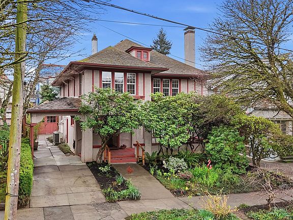 4th image of 3136 NE Couch St