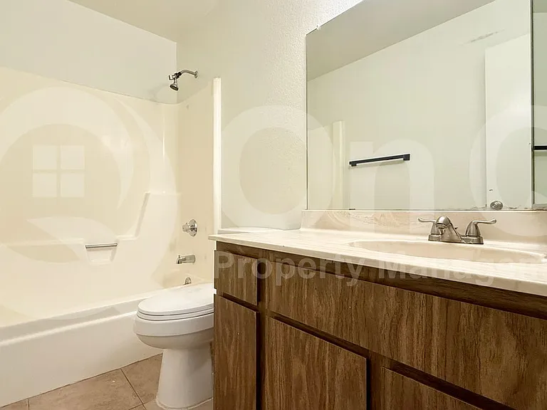 3132 W Harmont Dr — Photo 10