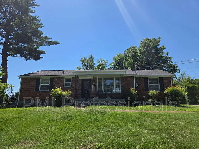 218 Walcott Dr — Photo 1