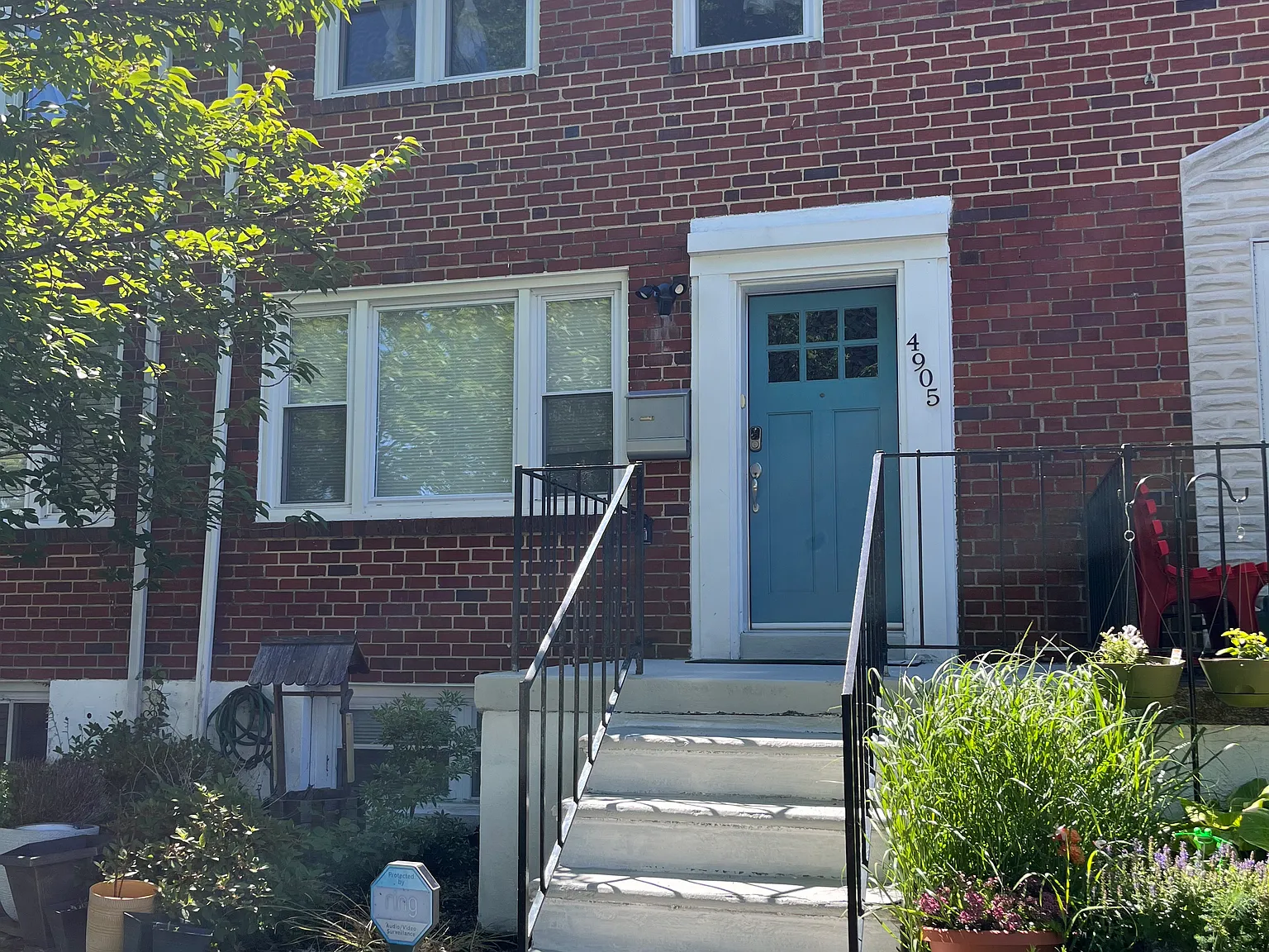 4 bed, 1.5 bath, 1600 sqft, $2,400 — Photo 1