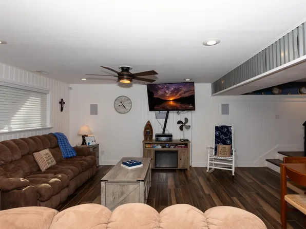 70 Water Oak Ln, Sunrise Beach, MO 65079