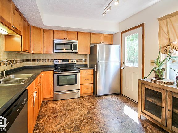 5th image of 5075 Wild Cherry Ln