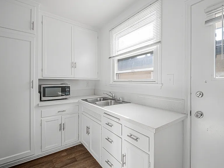 8811.5 Belford Ave #8811.5 — Photo 15