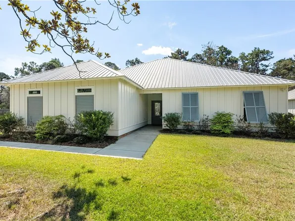 3135 Riverview Dr, Coden, AL 36523