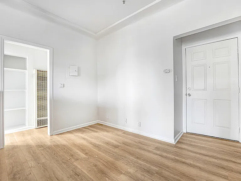 9124 S Broadway #8 — Photo 4