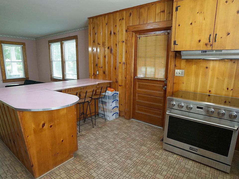 43rd image of 131 King Rd