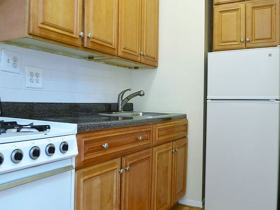4th image of 523 E 78th St APT 2C