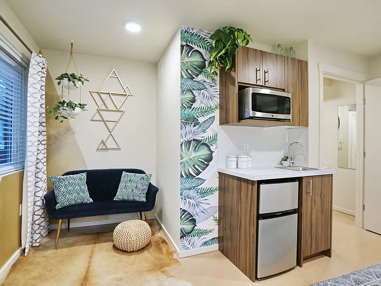Plaza Apartments — Photo 26
