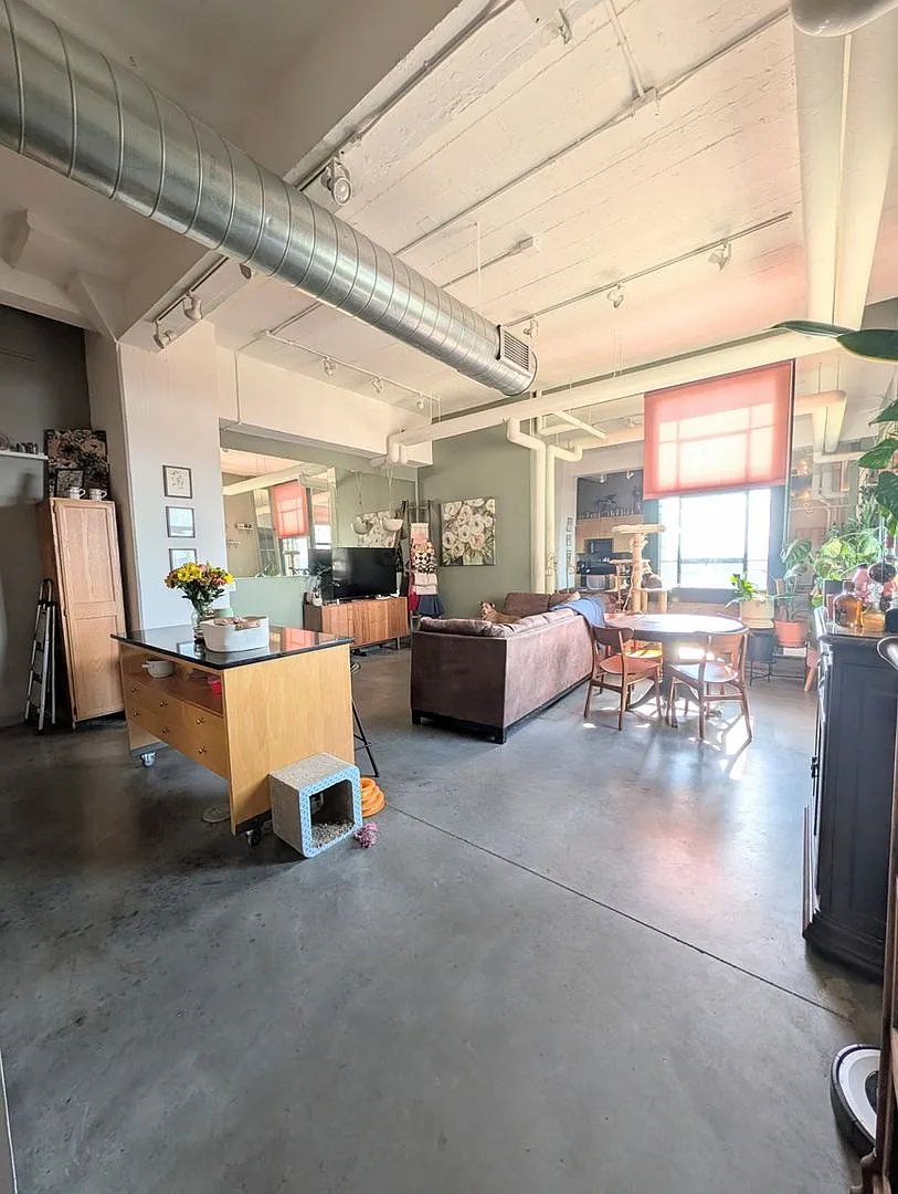 Spacious 2BR Condo in Minneapolis — Photo 1