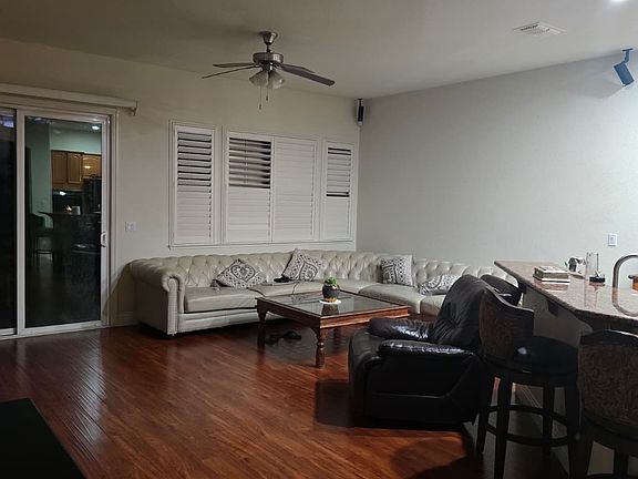 4th image of 572 Hildebrand Cir