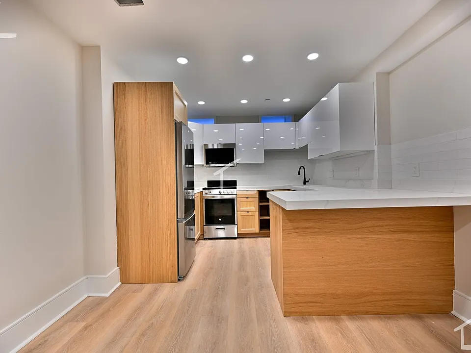 18B Winchester St #12