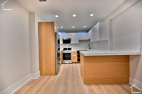 18 Winchester St Photo 1