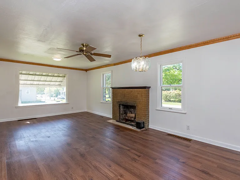 903 S McAlister Ave — Photo 5