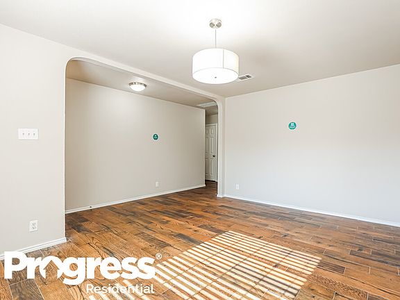 5th image of 5019 Crestwood Hill Dr