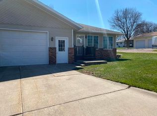 606 9th St, Alton, IA 51003