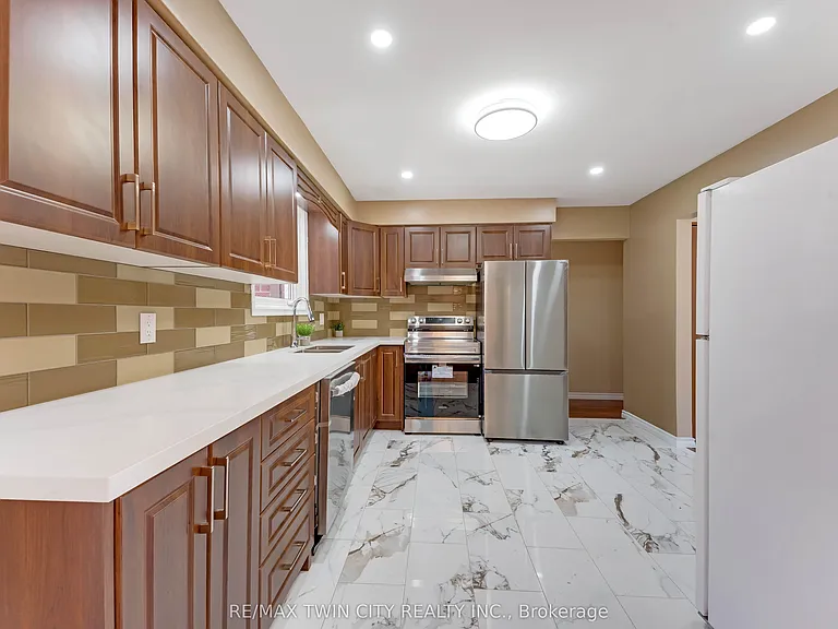 402 Lakeview Dr — Photo 8