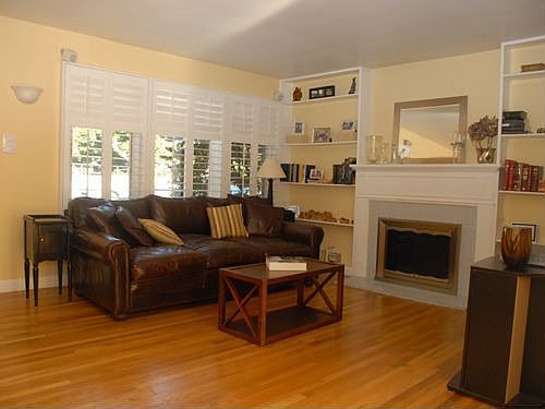 Spacious living room